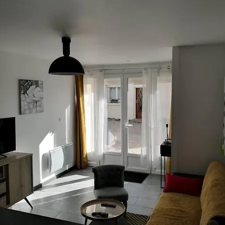 Petit Logement Crecy La Chapelle Exterior photo